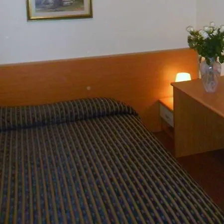 Hotel Indicatore 2*